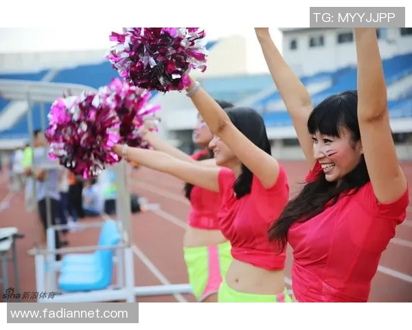 足球宝贝和CBA队员：足球宝贝与CBA球员的合作与互动