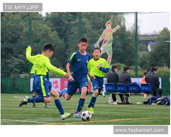 足球赛事激烈角逐各大豪门出战争冠之路球队表现引人注目赛季最强对决即将上演 足球赛事激烈角逐各大豪门出战争冠之路球队表现引人注目赛季最强对决即将上演