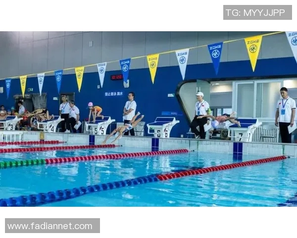 水中飞翔：激情与艺术交织的游泳表演盛宴