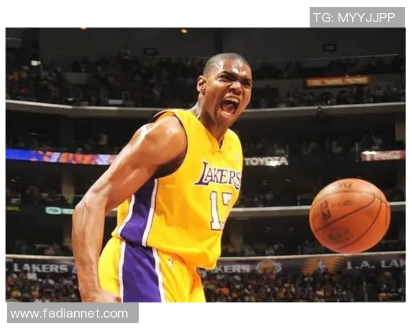 06年度科比与火箭的激烈对决回顾与精彩瞬间分析 06年度科比与火箭的激烈对决回顾与精彩瞬间分析